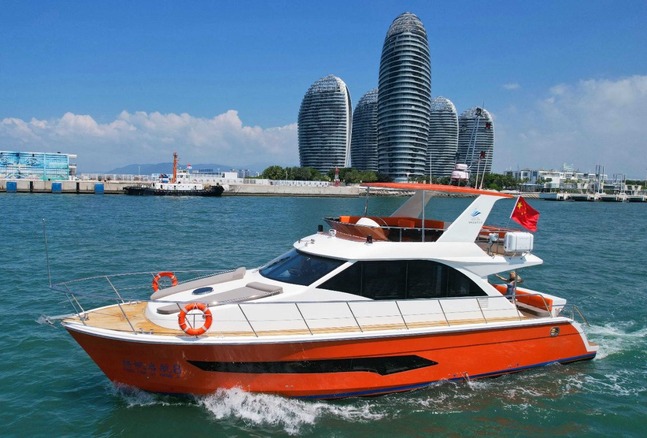 1-Hour Luxury Italian Yacht Island Tour in Sanya Phoenix Island (Up to 10 People)