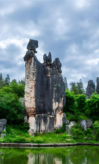 Kunming Must-See: 1-Day English Mini-Group Tour to Stone Forest and Jiuxiang Scenic Area