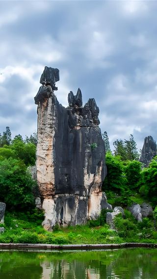 Kunming Must-See: 1-Day English Mini-Group Tour to Stone Forest and Jiuxiang Scenic Area