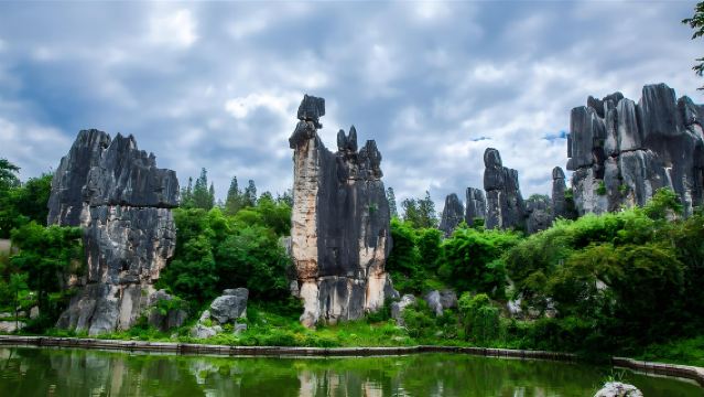 Kunming Highlights: Tagesausflug in kleiner englischsprachiger Gruppe zum Steinwald und Jiuxiang Landschaftsgebiet