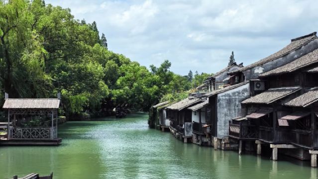 Perjalanan sehari dari Shanghai/Suzhou/Wuxi/Hangzhou ke Wuzhen (termasuk pengangkutan + pemandu pelancong + tiket masuk Dongzha) - Hanya bersantai