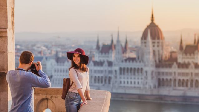 Hungary Budapest: Premium private charter | 1-day tour & multi-day tour private customized itinerary | Mercedes-Benz business van throughout | Chinese driver + licensed tour guide service