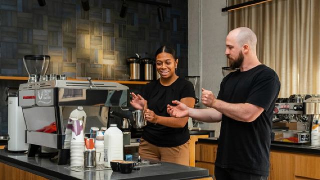 3時間のハノイコーヒーワークショップ：エスプレッソ抽出＆ラテアート体験（バリスタトレーニング付き）