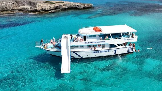 เรือสำราญ Blue Lagoon: สไลเดอร์ยักษ์, ดนตรี และบริการรับส่งโรงแรมปาฟอส