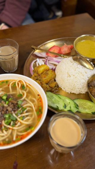 地元の人々による都市ツアー付きマカオ夜間フードツアーをもっと発見
