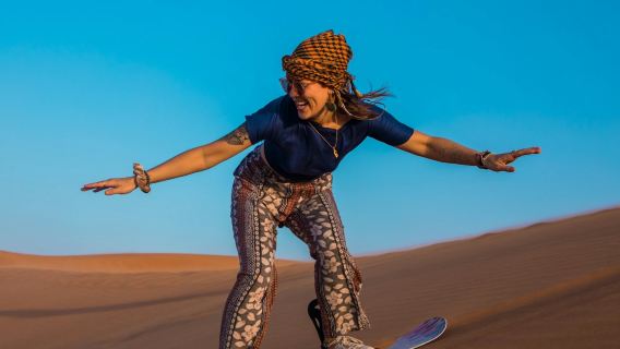 Safari nel deserto di Dubai: giro in cammello, sandboarding, cena barbecue e giro in quad