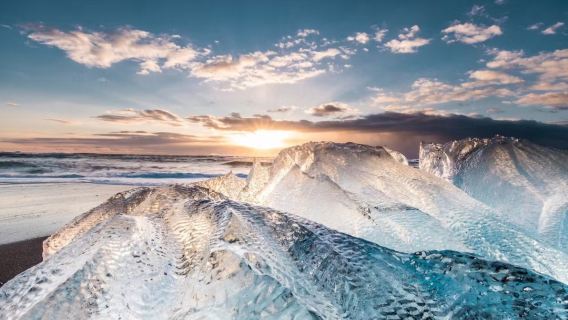 Diamond Beach and Jökulsárlón Glacier Lagoon 1-day tour from Reykjavik