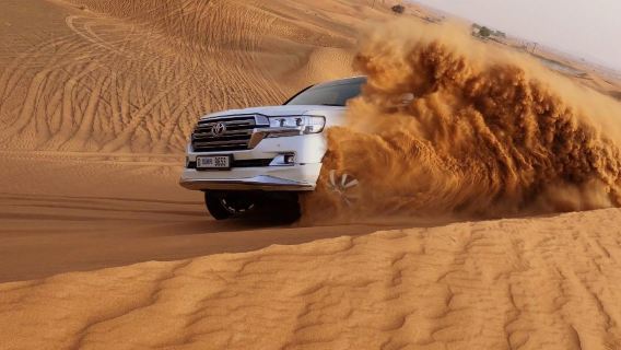 Safari désert en 4x4 à Dubaï : Dune bashing, dîner BBQ et danse du ventre + transferts