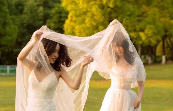 敦煌Trip Moments【約拍跟拍婚拍街拍抓拍航拍攝影攝像/多語言翻譯/動作指導】