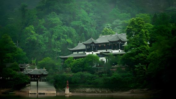 Depart from Chengdu: Qingcheng Mountain + Dujiangyan one-day tour(Visit Qingcheng Mountain and Worship Dujiangyan)
