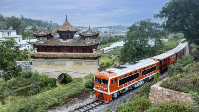 lawatan sehari kereta api kecil Landasan Meter dari Lin'an ke Kaunti Shiping + meneroka pesona bandar lama + pengalaman membuat tangan di Muzium Tauhu