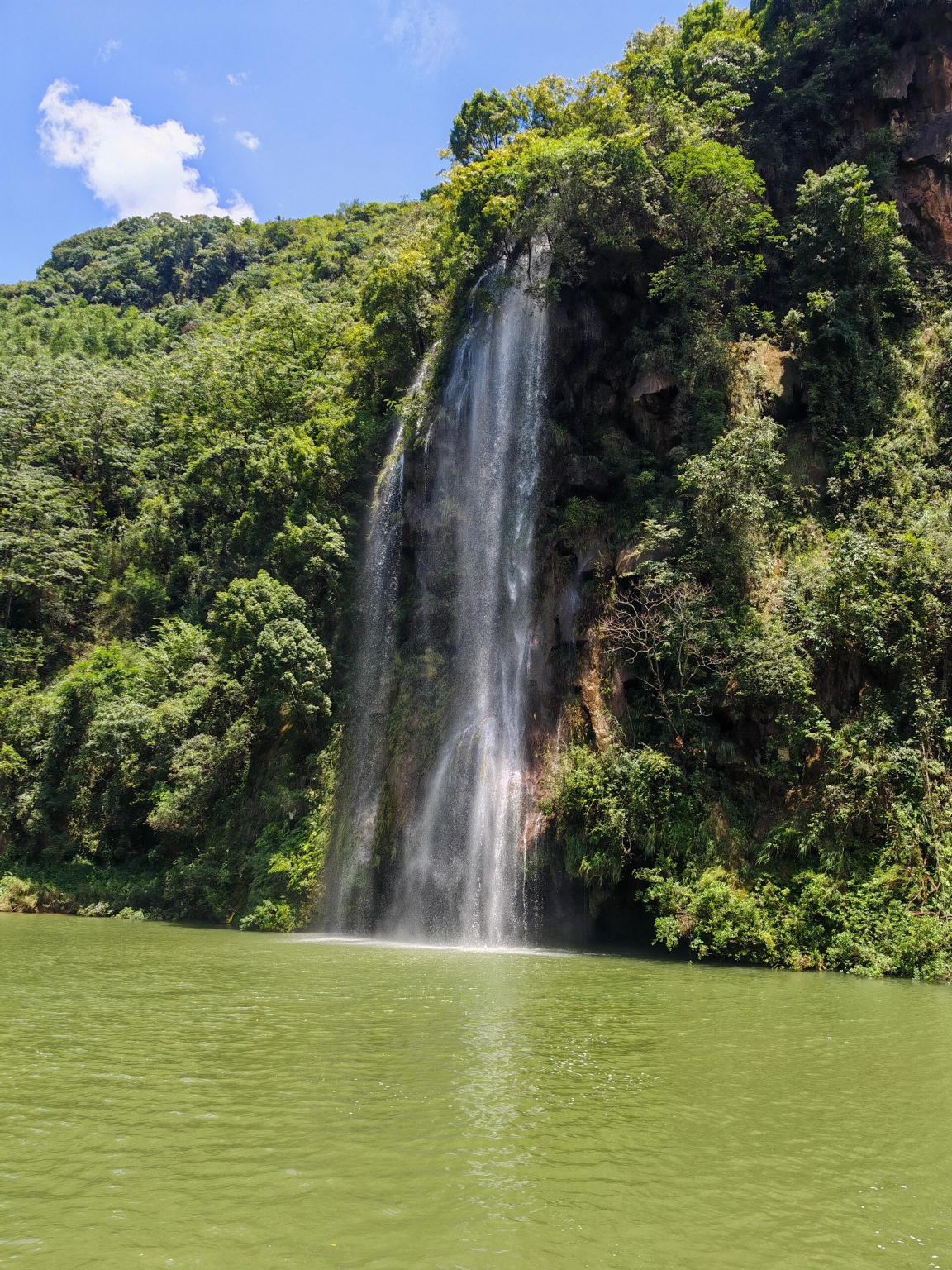 1-day Tour to Qingyuan's Bijia Mountain + Grand Waterfall + Gu Long Xia (English Service Available)