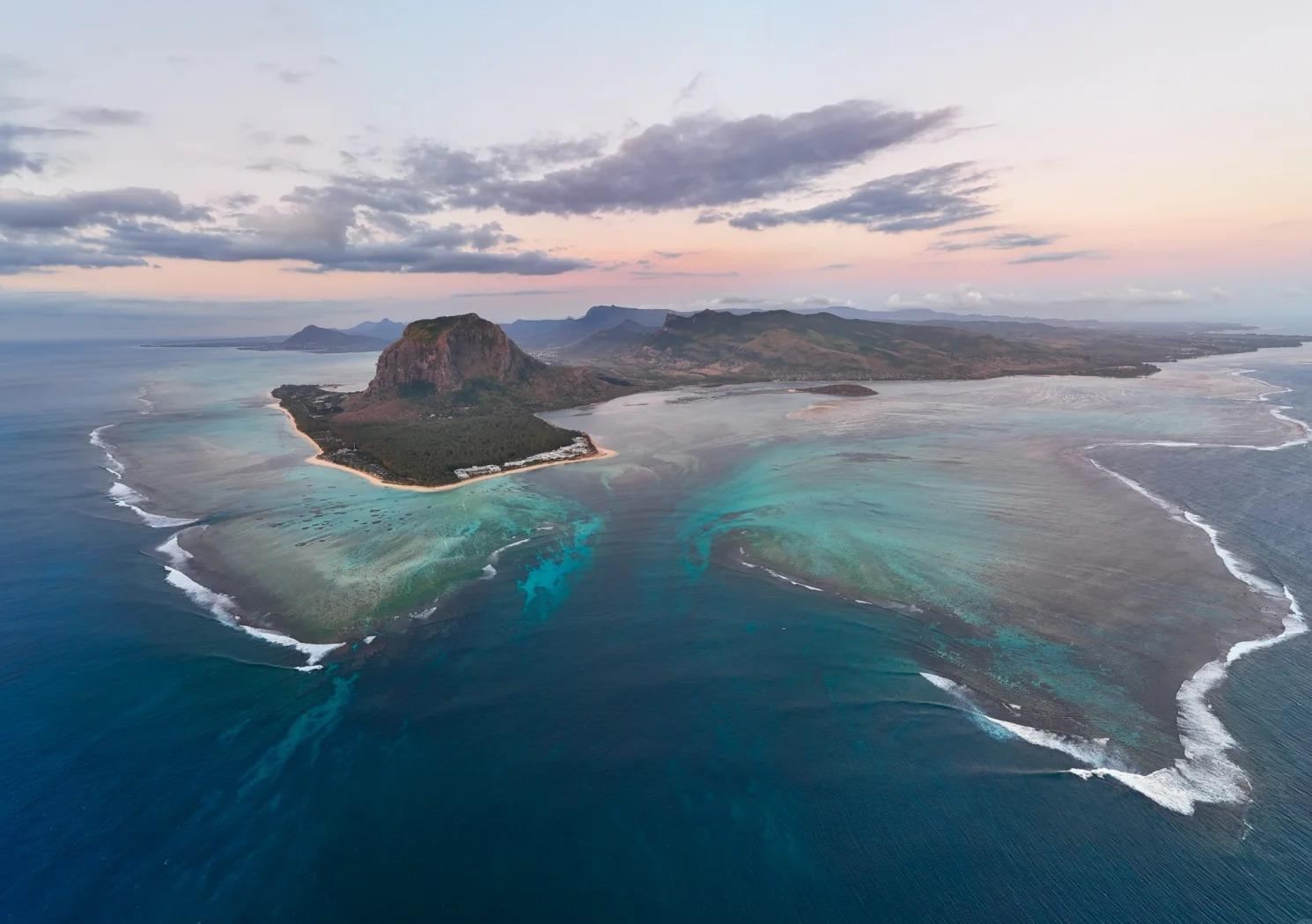 Helicopter Rides in Mauritius to View the Underwater Waterfall (Air France) [Shared Flight|Charter flights