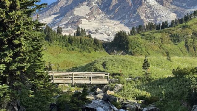 Perjalanan petualangan grup kecil sepanjang hari ke Gunung Rainier dari Portland