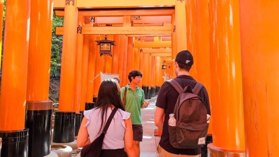 Kyoto: Tur Jalan Kaki Berpemandu Fushimi Inari Taisha