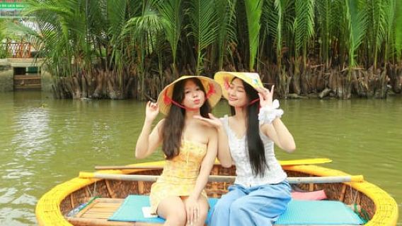 Bateau de noix de coco à Hoi An