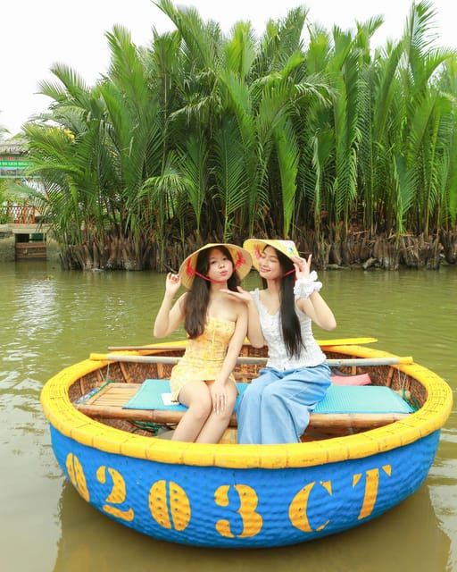 Bateau de noix de coco à Hoi An