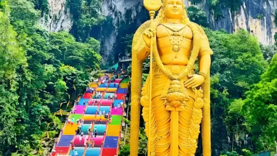 Excursión de medio día a las Cuevas de Batu + Mezquita Nacional de Malasia + Plaza Merdeka + Torres Petronas | Hora de salida personalizable