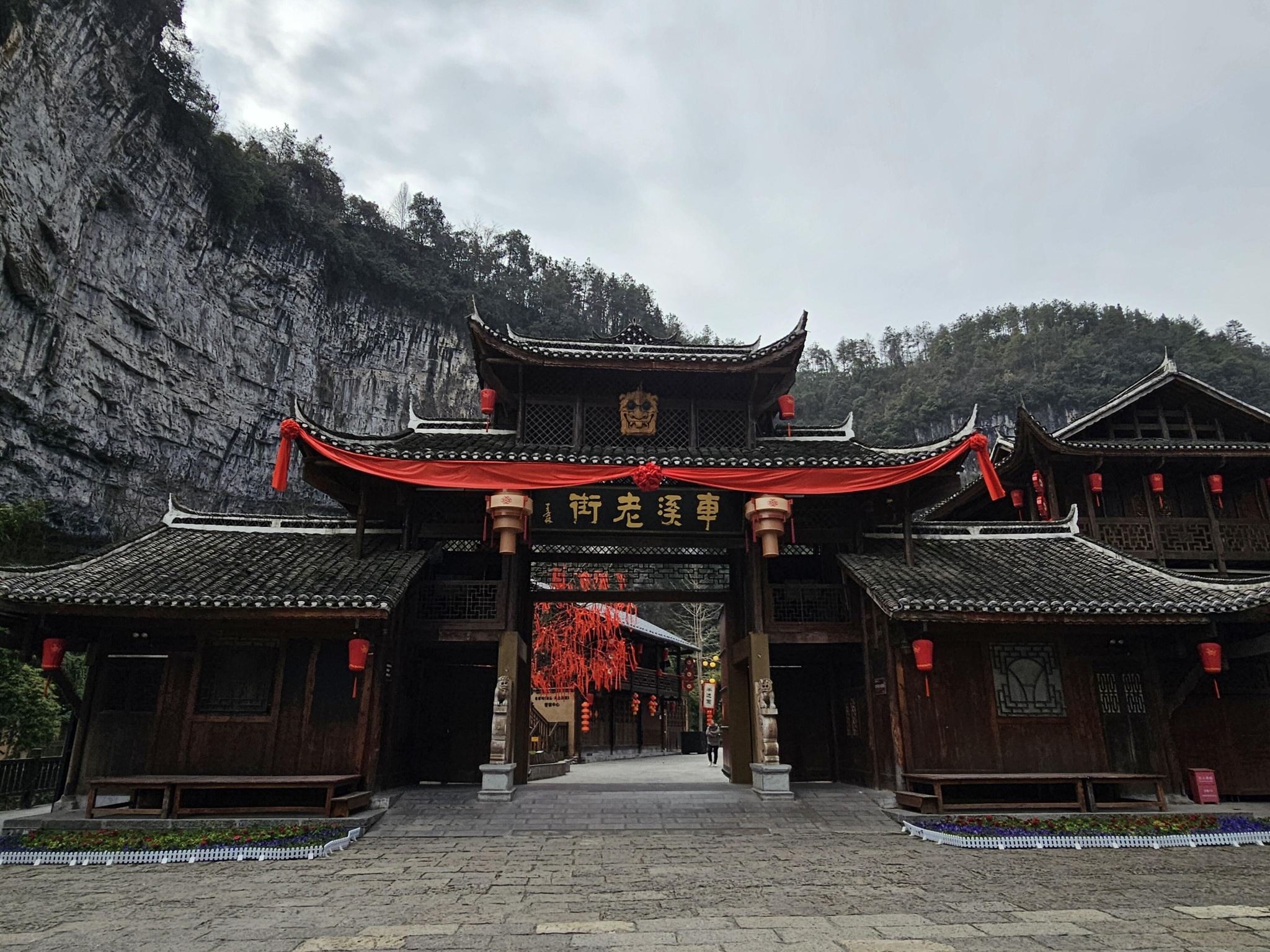 1-day tour to Qingjiang Gallery and Chexi Folk Scenic Area in Yichang, Hubei with Chinese and English services available