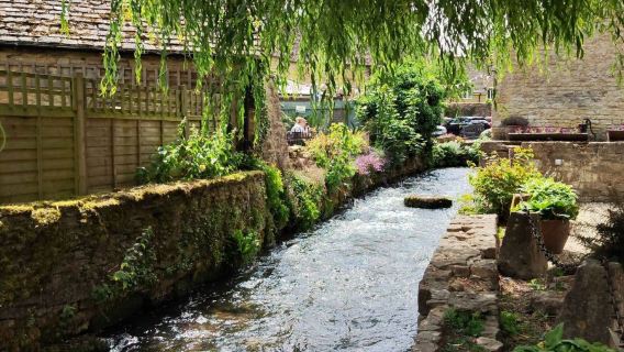 【英國倫敦】拜伯裡+水上伯頓+下斯勞特村+百老匯塔包車一日遊