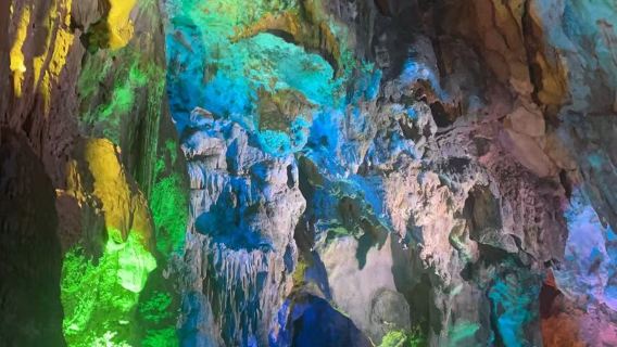 Loong Palace + Anshun Ancient Town One-Day Tour / January Special Offer / Visit the Wonders of Loong Palace / All-Inclusive Price