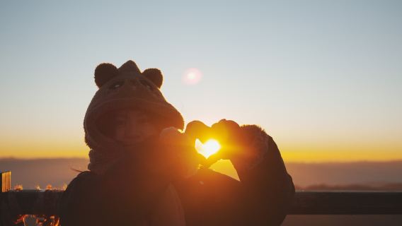 Escursione notturna alla Montagna Jiaozi con trasporto di andata e ritorno da Kunming, guida professionale, biglietto combinato per l'attrazione e assicurazione contro gli infortuni