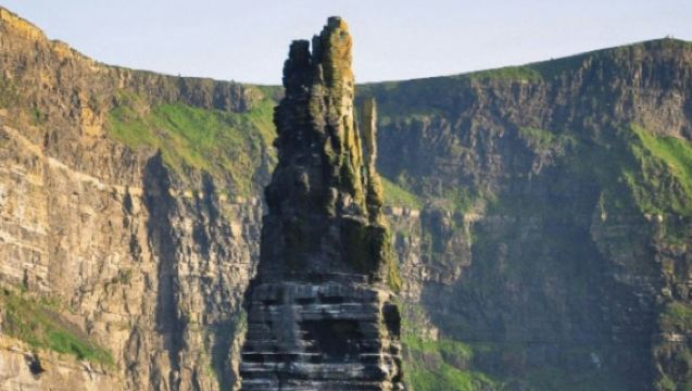 Falaises de Moher et grotte d'Aillwee : visite guidée au départ de Dublin + croisière
