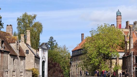 阿姆斯特丹-布魯日&愛之湖+布魯日聖母教堂+鐘樓+大廣場+聖血聖殿