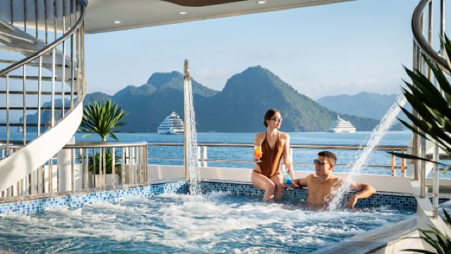 하노이: 5성급 럭셔리 크루즈와 미식 뷔페 점심 + 한국어 가이드