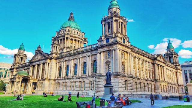 Layanan pengiriman bagasi di Belfast, Irlandia Utara, Inggris