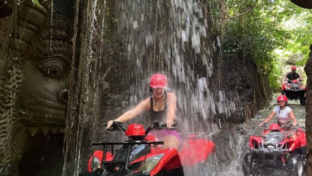 キープオール・バリ島アドベンチャーによるシンガパドゥでのATVライド