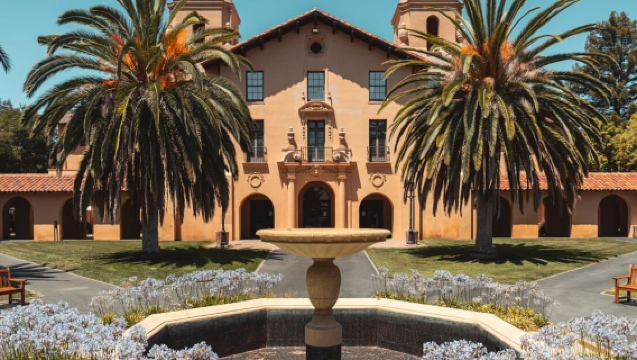 One-day private chartered tour in San Francisco including Stanford University, Silicon Valley, Fisherman's Wharf and Golden Gate Bridge