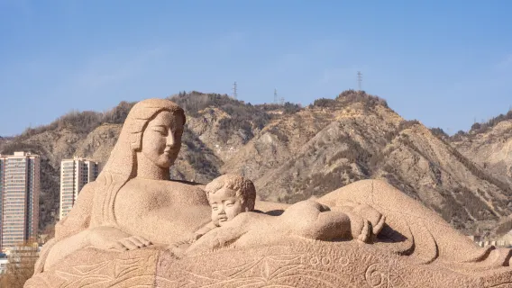 Private tour of Lanzhou's top attractions with an English-speaking guide