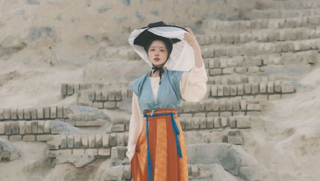 Jingshan trip moments[Travel photo shooting services including photos, short videos, wedding photography and videography, promotional videos, portraits, wedding photos with all raw images provided]