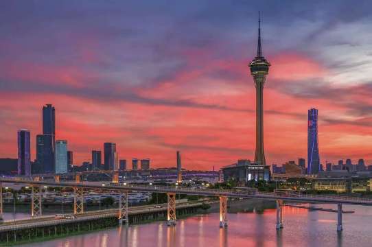 澳門旅遊塔旋轉自助餐廳（360°旋轉餐廳+環球自助+澳門之巔+空中漫步）