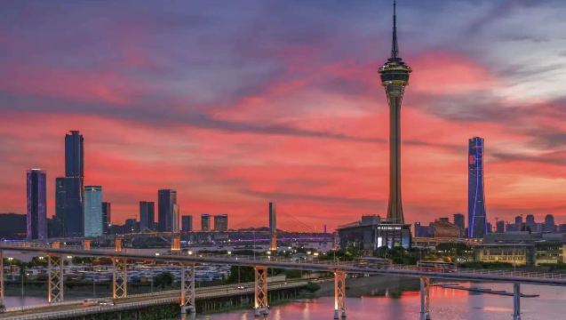Revolving buffet restaurant at Macau Tower (360° revolving restaurant + global buffet + top of Macau + skywalk)