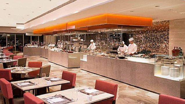 Cena a buffet al Ristorante Blue Bay del Crowne Plaza Macau
