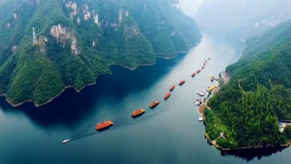 Lawatan Sehari Yichang Galeri Sungai Qing + Gunung Wuluo Zhongli [Termasuk Tiket Masuk + Pelayaran Sungai Qing & Jemputan dari Bandar]