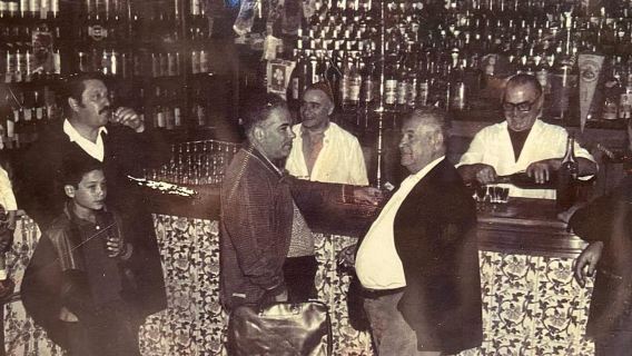 蒙得維的亞:在歷史悠久的 Bar Fun Fun 享用晚餐與探戈表演(成立於 1895 年)