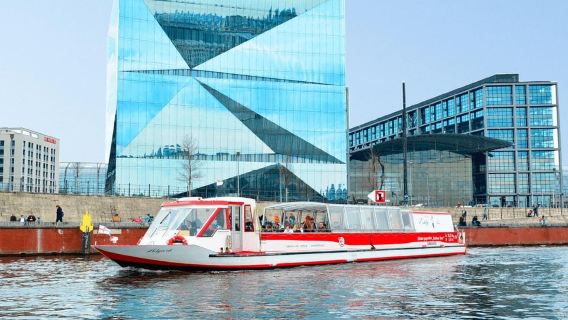 Berlin: 1-Hour Spree Panorama Boat Tour with Guide (DE/EN)
