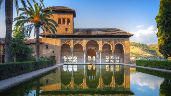 Guided tour of the Alhambra: Alcazaba, gardens and Generalife