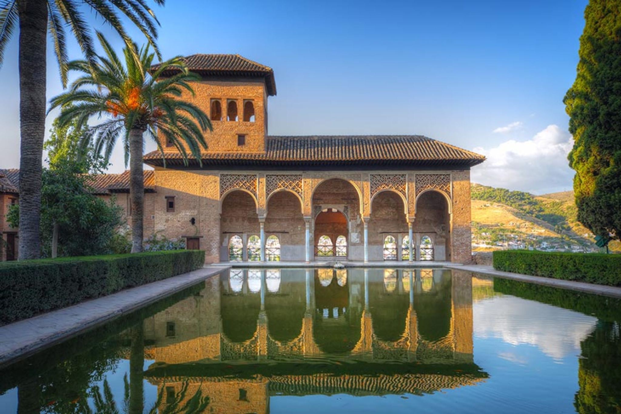 Guided tour of the Alhambra: Alcazaba, gardens and Generalife