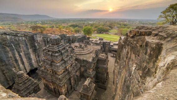 Scopri Ajanta ed Ellora in un giorno: tour privato da Aurangabad
