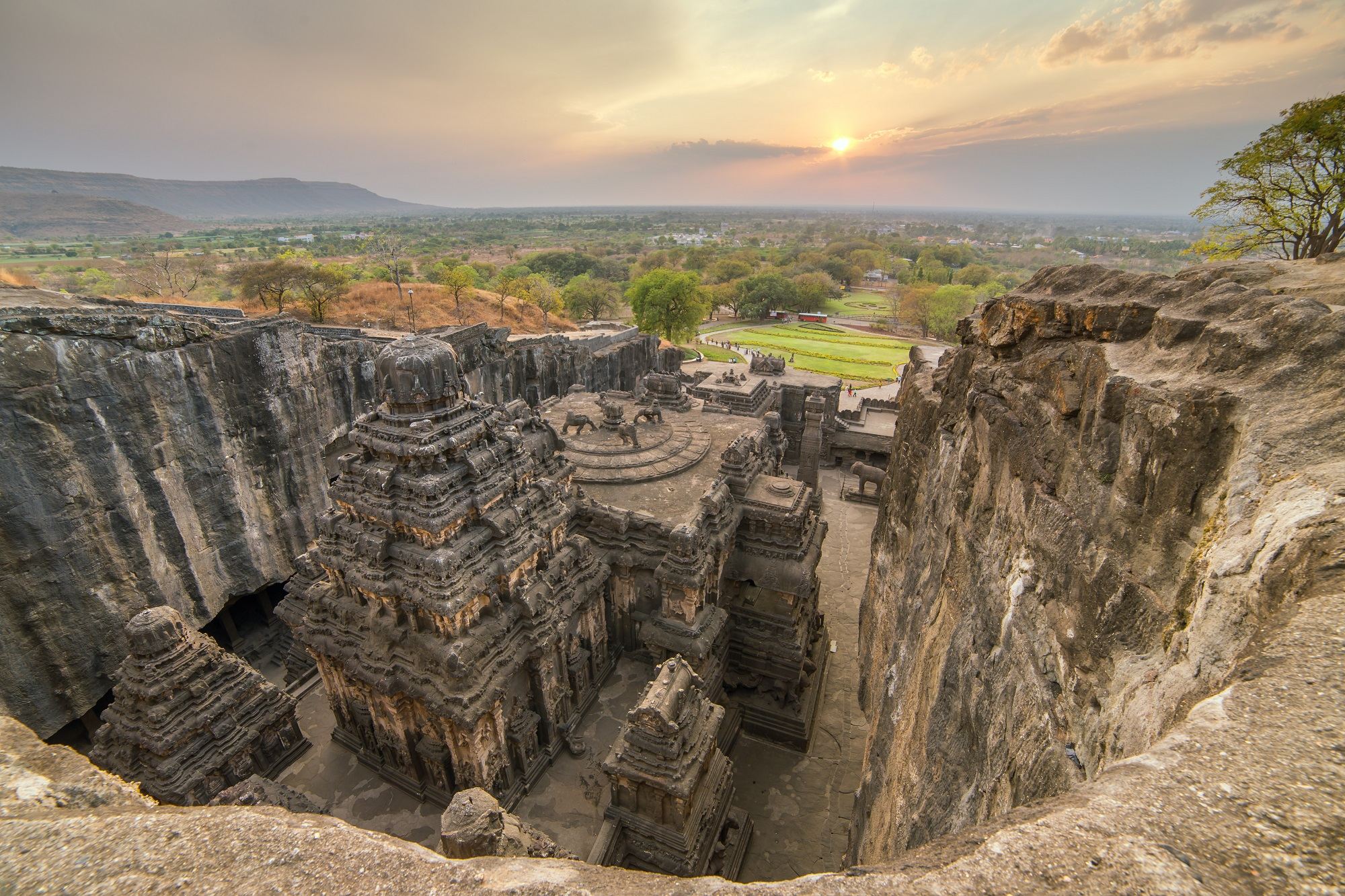 Scopri Ajanta ed Ellora in un giorno: tour privato da Aurangabad
