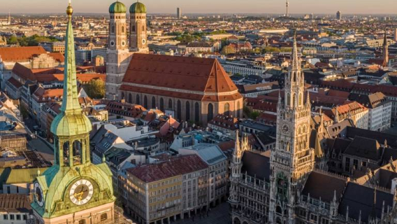 Munich New Town Hall + Marienplatz + Deutsches Museum + Victuals Market Day Tour