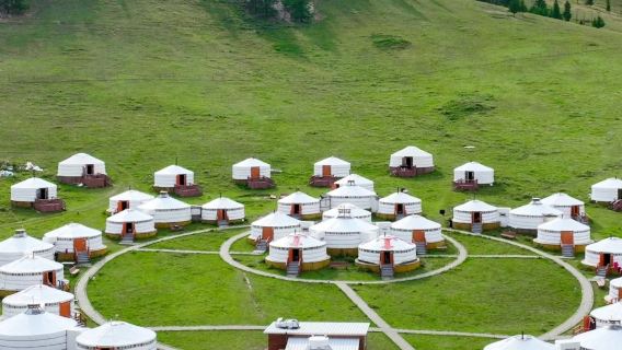 Улан-Батор: конная статуя Чингисхана + однодневный тур в национальный парк Тэрэлж