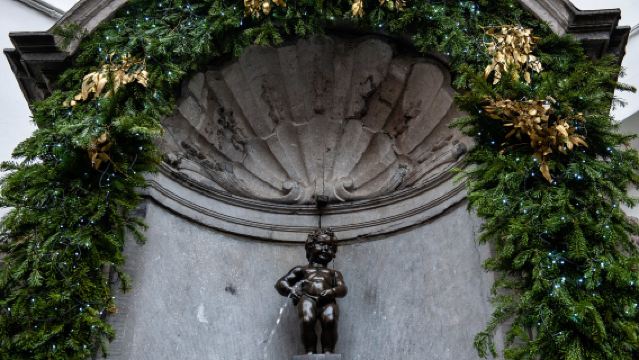 Brussels Square + Patung Manneken Pis + Atomium + Bukit Seni + Taman Peringatan 10 jam sewaan peribadi