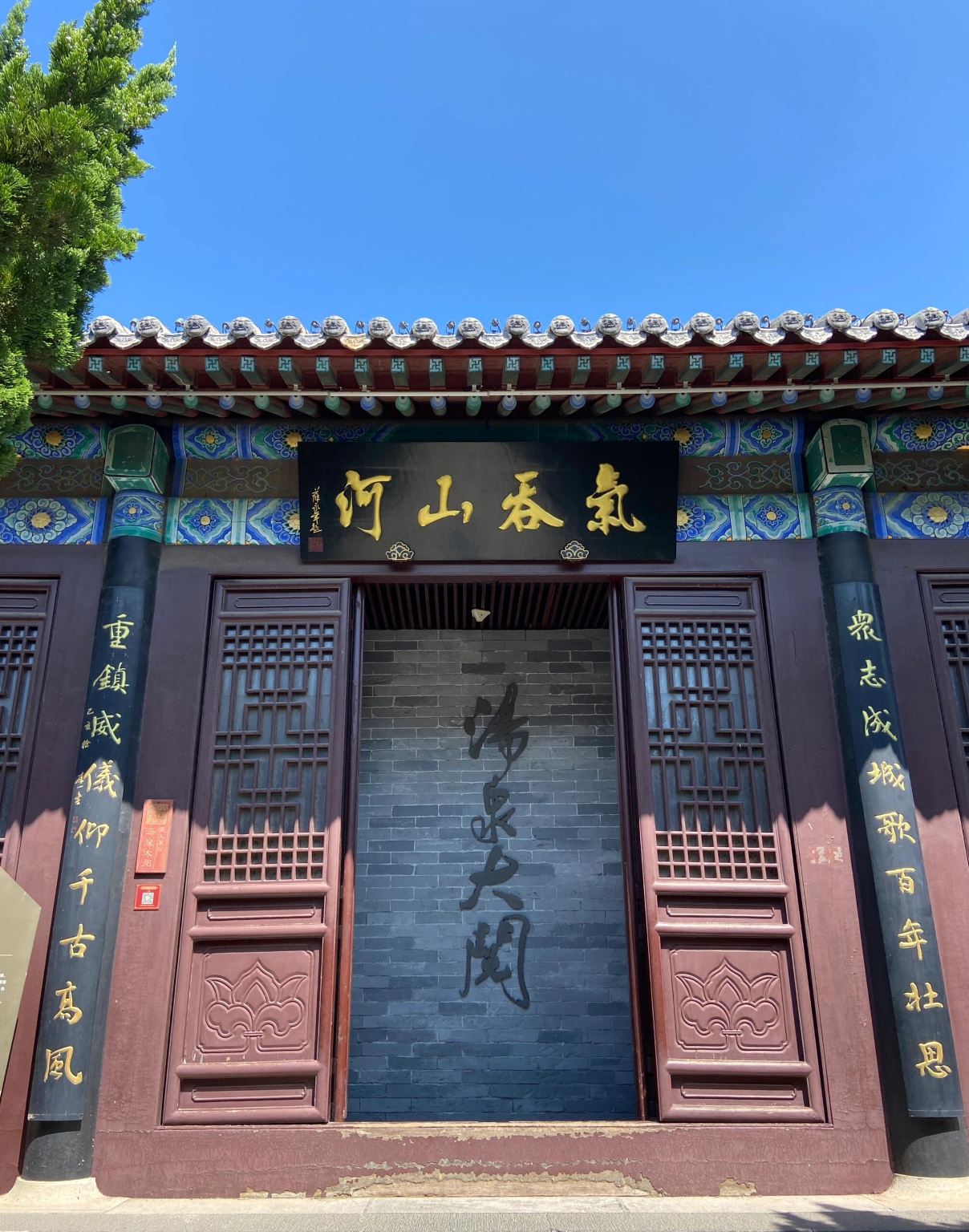 Tour di un giorno a Yantai con visita a Penglai Pavilion, Baxian Crossing the Sea e Fantasyland di Oulebao, disponibile servizio in cinese e inglese