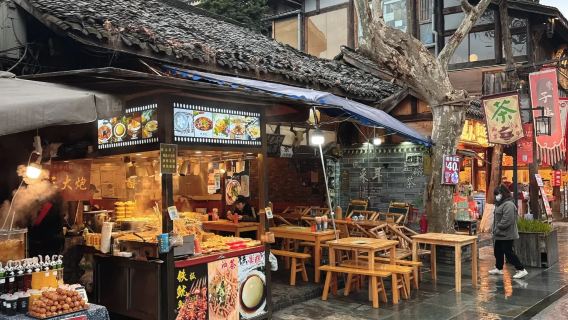 Paseo urbano por el mercado nocturno de Fuqin|Comida con locales + Reto de la cabeza de conejo + Espectáculo de ópera de Sichuan + Aperitivos