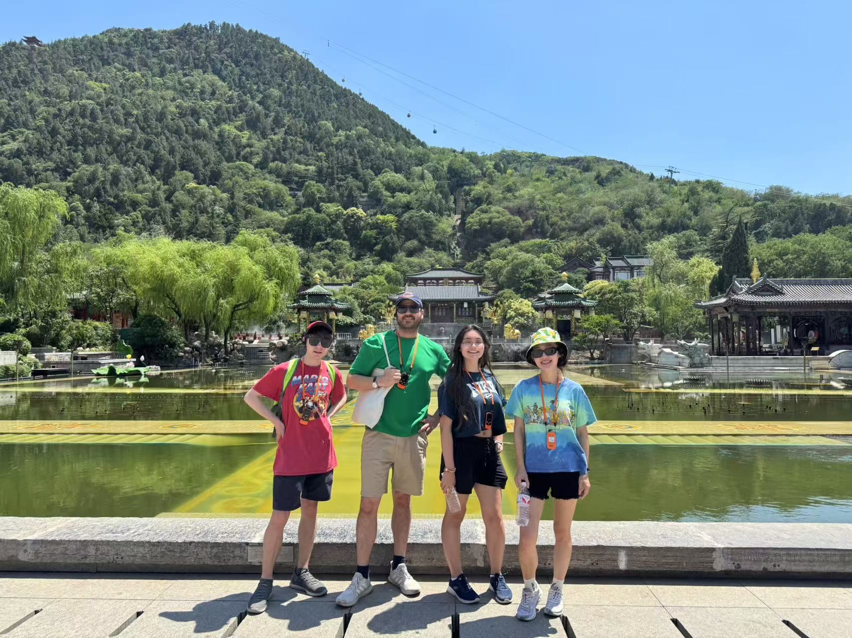 Premium Private Small Group Tour with Luxury EV - Emperor Qinshihuang's Mausoleum Site Museum & Huaqing Palace - 1-day Tour by DENZA D9/Voyah Dreamer